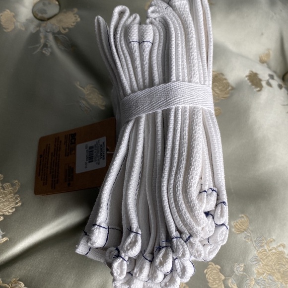 WILLIAMS SONOMA 1 set of 10. Reusable White Napkins. - Picture 2 of 3